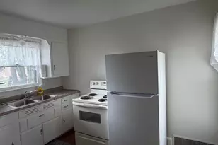 849 1/2 Lincoln, Freeport, IL 61032 - Photo 2