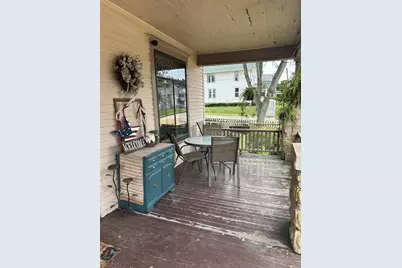 203 E Jefferson Street, Freeport, IL 61032 - Photo 4
