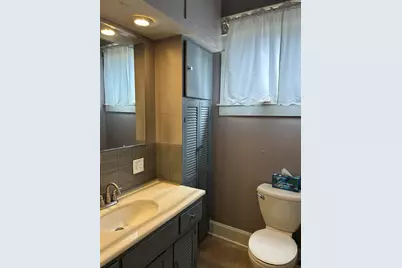 203 E Jefferson Street, Freeport, IL 61032 - Photo 20