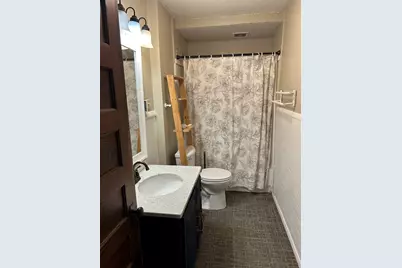 203 E Jefferson Street, Freeport, IL 61032 - Photo 26