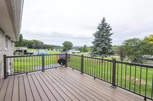 913 Arrowhead Dr, East Dubuque, IL 61025 - Photo 6