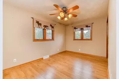 913 Arrowhead Drive, East Dubuque, IL 61025 - Photo 16