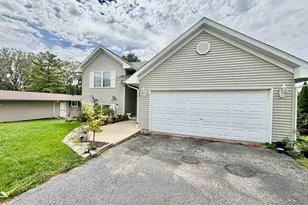 134 NE Valhalla Dr, Poplar Grove, IL 61065 - Photo 4