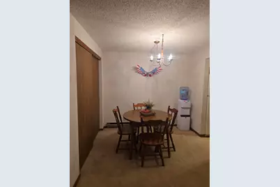 817 Cheshire Court Unit #1, Freeport, IL 61032 - Photo 4