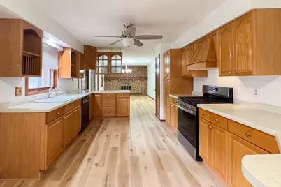 8482 North Creek Rd, Roscoe, IL 61073 - Photo 12