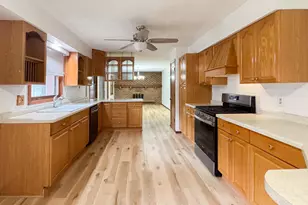 8482 N Creek Rd, Roscoe, IL 61073 - Photo 12