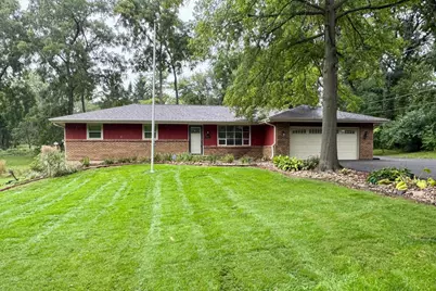 8482 North Creek Rd, Roscoe, IL 61073 - Photo 2