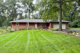 8482 N Creek Rd, Roscoe, IL 61073 - Photo 2