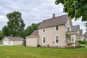 138 S Adams St, South Beloit, IL 61080 - Photo 2