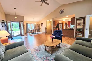 2031 Meyers St, Belvidere, IL 61008 - Photo 8