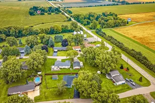 5349 Lawrence Dr, Kirkland, IL 60146 - Photo 8