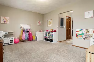 651 Ashleigh Ln, Roscoe, IL 61073 - Photo 10