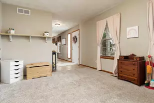 651 Ashleigh Ln, Roscoe, IL 61073 - Photo 12