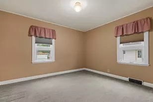 345 Pennsylvania Ave, Loves Park, IL 61111 - Photo 10