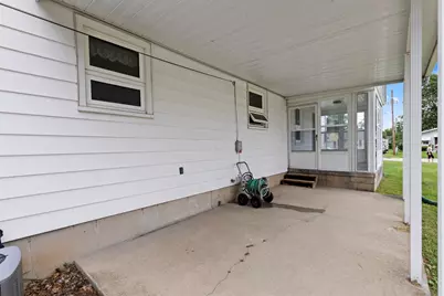 345 Pennsylvania Avenue, Loves Park, IL 61111 - Photo 4