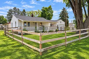 704 Willow St, Savanna, IL 61074 - Photo 1