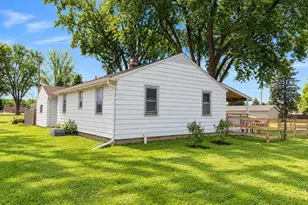 704 Willow St, Savanna, IL 61074 - Photo 4