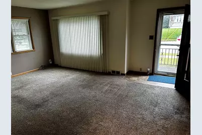 836 W Empire Street, Freeport, IL 61032 - Photo 6
