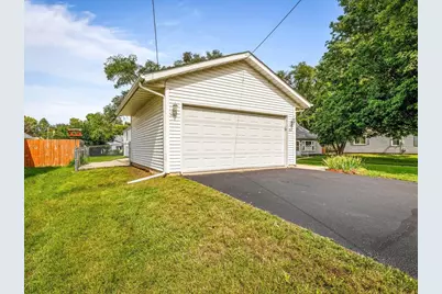610 Sydney Avenue, Loves Park, IL 61111 - Photo 2