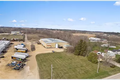 1560 Il Route 75 E, Freeport, IL 61032 - Photo 1