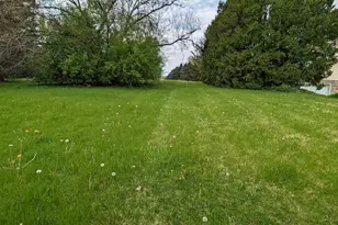 557 Baintree, Lake Summerset, IL 61019 - Photo 1