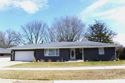 1869 N Ridge Drive, Freeport, IL 61032 - Photo 1