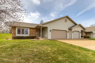 825 Shadow Bluff Dr, Galena, IL 61036 - Photo 1