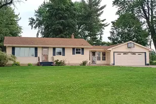 852 W Fairgrounds Rd, Freeport, IL 61032 - Photo 1