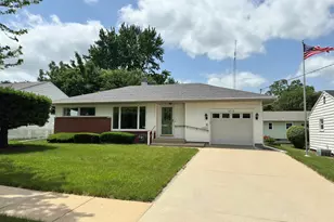 1212 S McKinley Ave, Freeport, IL 61032 - Photo 1