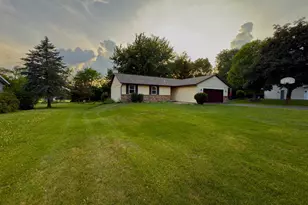 5827 Moosehorn Ln, Rockford, IL 61109 - Photo 1