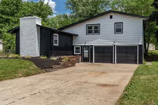 215 Judy Ct, Machesney Park, IL 61115 - Photo 1