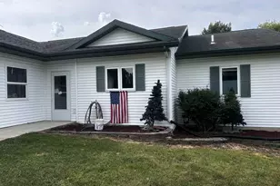 1959 Navajo Dr, Freeport, IL 61032 - Photo 1