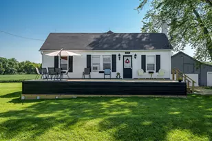 3021 N Dakota Rd, Freeport, IL 61032 - Photo 1