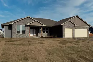 653 Yosemite Ave, Roscoe, IL 61073 - Photo 1