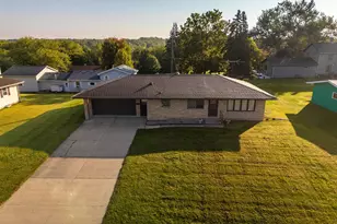 613 Clinton St, Galena, IL 61036 - Photo 1