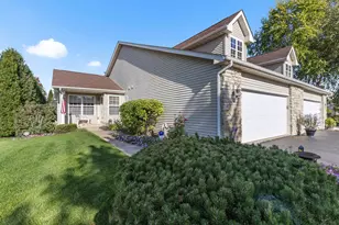 484 Prairie Knoll Dr, Poplar Grove, IL 61065 - Photo 1