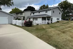 1909 W Laurel, Freeport, IL 61032 - Photo 1