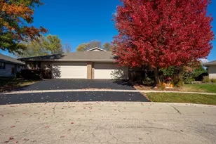 7220 Weathered Oak Ln, Rockford, IL 61107 - Photo 1