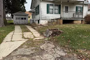 1514 S Rawleigh Ave, Freeport, IL 61032 - Photo 1