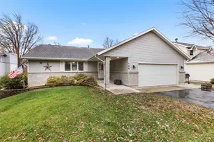 125 SE Heath Cliff Dr, Poplar Grove, IL 61065 - Photo 1