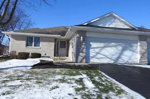 910 High Point Dr, Rockton, IL 61072 - Photo 1