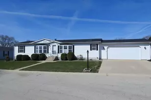 922 Micole Dr, Belvidere, IL 61008 - Photo 1