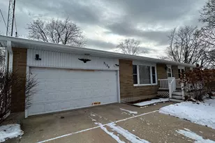 2129 Sunset Dr, Freeport, IL 61032 - Photo 1