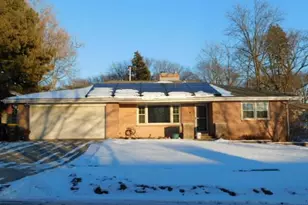 821 Tamarack Ln, Rockford, IL 61107 - Photo 1