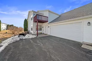 410 Pine White Rd, Roscoe, IL 61073 - Photo 1