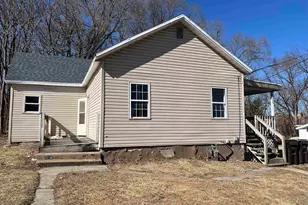 458 S Float Ave, Freeport, IL 61032 - Photo 1