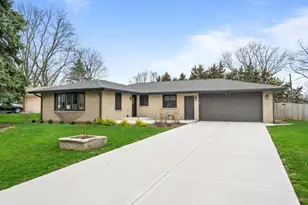 822 Prestwick Pkwy, Rockford, IL 61107 - Photo 1
