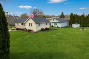 109 W South St, Kirkland, IL 60146 - Photo 1