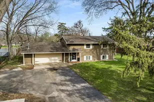 7265 Bergstrom Dr, Rockford, IL 61103 - Photo 1