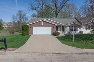 741 Park Crest Dr, Freeport, IL 61032 - Photo 1